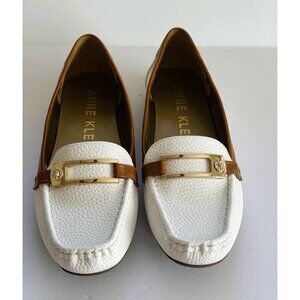 Anne Klein iflex Off White Loafers w/ Cognac trim & gold buckle accent, Size 8